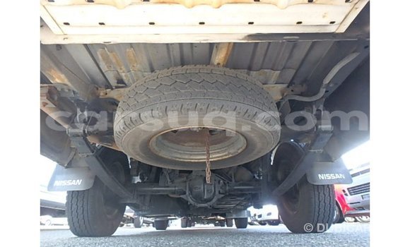 Acheter Import Voiture Nissan Caravan Blanc à Import - Dubai, Barh el Gazel Acheter Import Voiture Nissan Caravan Blanc à Import - Dubai, Barh el Gazel