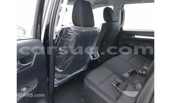Acheter Import Voiture Toyota Hilux Noir à Import - Dubai, Barh el Gazel Acheter Import Voiture Toyota Hilux Noir à Import - Dubai, Barh el Gazel
