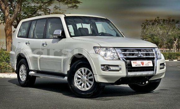 Acheter Import Voiture Mitsubishi Pajero Blanc à Import - Dubai, Barh el Gazel