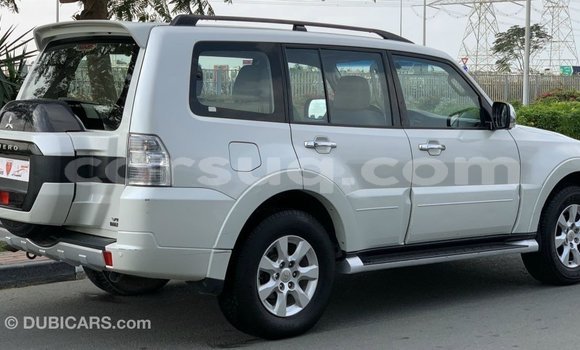 Acheter Import Voiture Mitsubishi Pajero Blanc à Import - Dubai, Barh el Gazel Acheter Import Voiture Mitsubishi Pajero Blanc à Import - Dubai, Barh el Gazel
