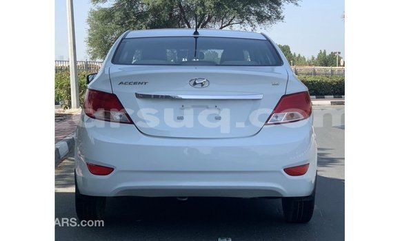 Acheter Import Voiture Hyundai Accent Blanc à Import - Dubai, Barh el Gazel Acheter Import Voiture Hyundai Accent Blanc à Import - Dubai, Barh el Gazel