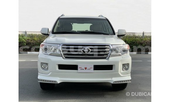 Acheter Import Voiture Toyota Land Cruiser Blanc à Import - Dubai, Barh el Gazel Acheter Import Voiture Toyota Land Cruiser Blanc à Import - Dubai, Barh el Gazel