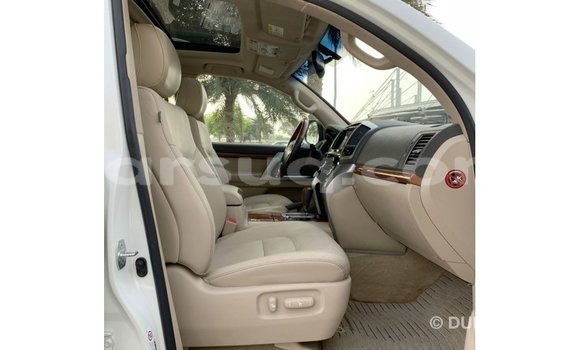 Acheter Import Voiture Toyota Land Cruiser Blanc à Import - Dubai, Barh el Gazel Acheter Import Voiture Toyota Land Cruiser Blanc à Import - Dubai, Barh el Gazel
