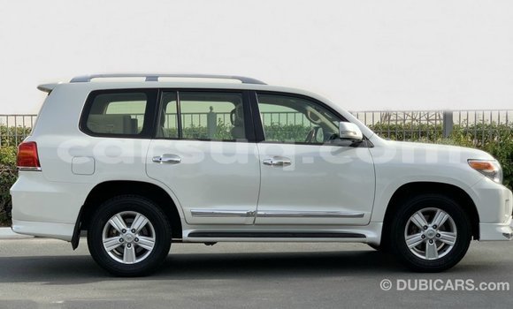 Acheter Import Voiture Toyota Land Cruiser Blanc à Import - Dubai, Barh el Gazel Acheter Import Voiture Toyota Land Cruiser Blanc à Import - Dubai, Barh el Gazel
