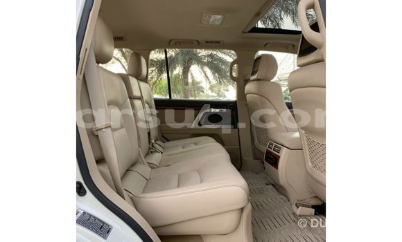 Acheter Import Voiture Toyota Land Cruiser Blanc à Import - Dubai, Barh el Gazel Acheter Import Voiture Toyota Land Cruiser Blanc à Import - Dubai, Barh el Gazel
