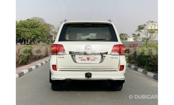 Acheter Import Voiture Toyota Land Cruiser Blanc à Import - Dubai, Barh el Gazel Acheter Import Voiture Toyota Land Cruiser Blanc à Import - Dubai, Barh el Gazel