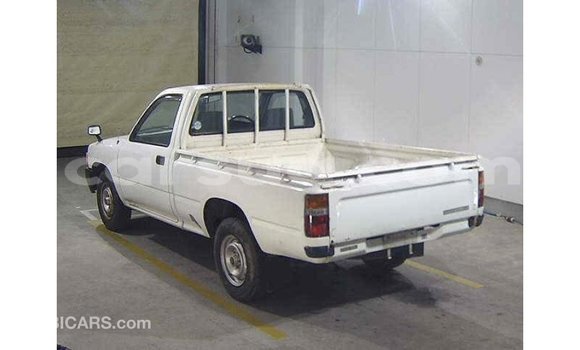 Acheter Import Voiture Toyota Hilux Blanc à Import - Dubai, Barh el Gazel Acheter Import Voiture Toyota Hilux Blanc à Import - Dubai, Barh el Gazel