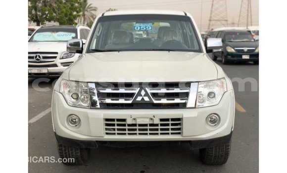 Acheter Import Voiture Mitsubishi Pajero Blanc à Import - Dubai, Barh el Gazel Acheter Import Voiture Mitsubishi Pajero Blanc à Import - Dubai, Barh el Gazel