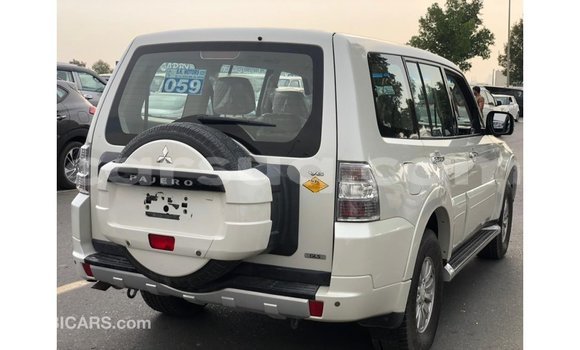 Acheter Import Voiture Mitsubishi Pajero Blanc à Import - Dubai, Barh el Gazel Acheter Import Voiture Mitsubishi Pajero Blanc à Import - Dubai, Barh el Gazel