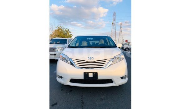 Acheter Import Voiture Toyota Sienna Blanc à Import - Dubai, Barh el Gazel Acheter Import Voiture Toyota Sienna Blanc à Import - Dubai, Barh el Gazel