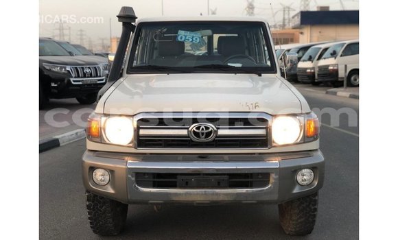 Acheter Import Voiture Toyota Land Cruiser Blanc à Import - Dubai, Barh el Gazel Acheter Import Voiture Toyota Land Cruiser Blanc à Import - Dubai, Barh el Gazel