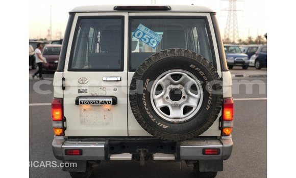 Acheter Import Voiture Toyota Land Cruiser Blanc à Import - Dubai, Barh el Gazel Acheter Import Voiture Toyota Land Cruiser Blanc à Import - Dubai, Barh el Gazel
