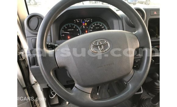 Acheter Import Voiture Toyota Land Cruiser Blanc à Import - Dubai, Barh el Gazel Acheter Import Voiture Toyota Land Cruiser Blanc à Import - Dubai, Barh el Gazel
