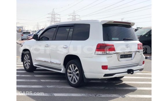 Buy Import Toyota Land Cruiser White Car in Import - Dubai in Barh el Gazel Buy Import Toyota Land Cruiser White Car in Import - Dubai in Barh el Gazel