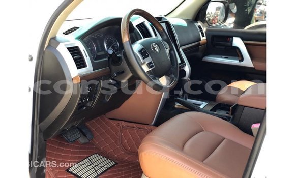 Buy Import Toyota Land Cruiser White Car in Import - Dubai in Barh el Gazel Buy Import Toyota Land Cruiser White Car in Import - Dubai in Barh el Gazel