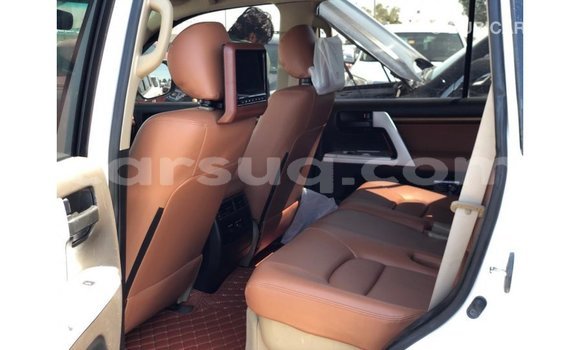 Buy Import Toyota Land Cruiser White Car in Import - Dubai in Barh el Gazel Buy Import Toyota Land Cruiser White Car in Import - Dubai in Barh el Gazel