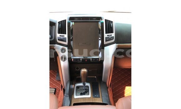 Buy Import Toyota Land Cruiser White Car in Import - Dubai in Barh el Gazel Buy Import Toyota Land Cruiser White Car in Import - Dubai in Barh el Gazel