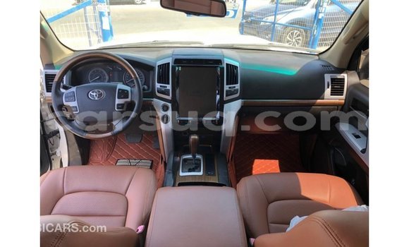 Buy Import Toyota Land Cruiser White Car in Import - Dubai in Barh el Gazel Buy Import Toyota Land Cruiser White Car in Import - Dubai in Barh el Gazel