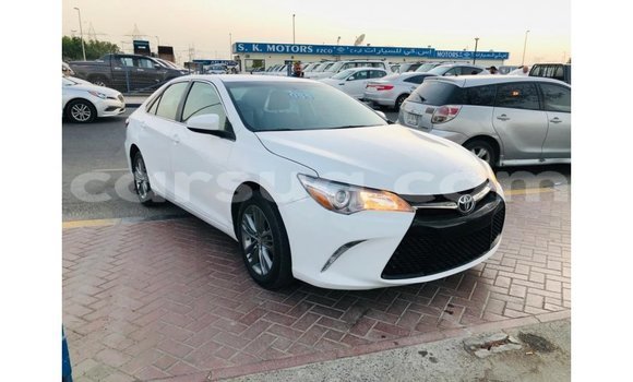 Acheter Import Voiture Toyota Camry Blanc à Import - Dubai, Barh el Gazel