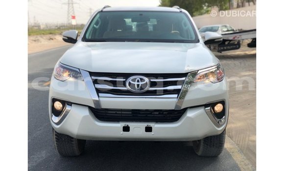 Acheter Import Voiture Toyota Fortuner Blanc à Import - Dubai, Barh el Gazel Acheter Import Voiture Toyota Fortuner Blanc à Import - Dubai, Barh el Gazel