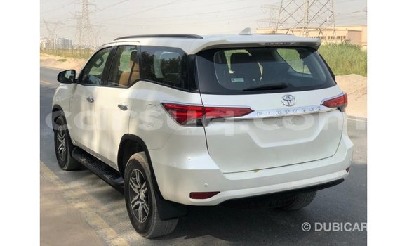 Acheter Import Voiture Toyota Fortuner Blanc à Import - Dubai, Barh el Gazel Acheter Import Voiture Toyota Fortuner Blanc à Import - Dubai, Barh el Gazel