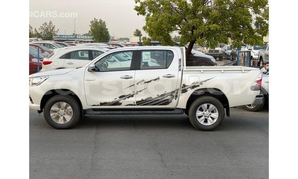 Acheter Import Voiture Toyota Hilux Blanc à Import - Dubai, Barh el Gazel Acheter Import Voiture Toyota Hilux Blanc à Import - Dubai, Barh el Gazel