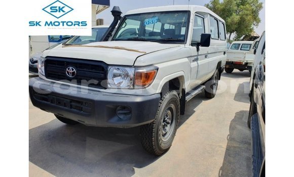Acheter Import Voiture Toyota Land Cruiser Blanc à Import - Dubai, Barh el Gazel Acheter Import Voiture Toyota Land Cruiser Blanc à Import - Dubai, Barh el Gazel