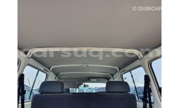 Acheter Import Voiture Toyota Land Cruiser Blanc à Import - Dubai, Barh el Gazel Acheter Import Voiture Toyota Land Cruiser Blanc à Import - Dubai, Barh el Gazel