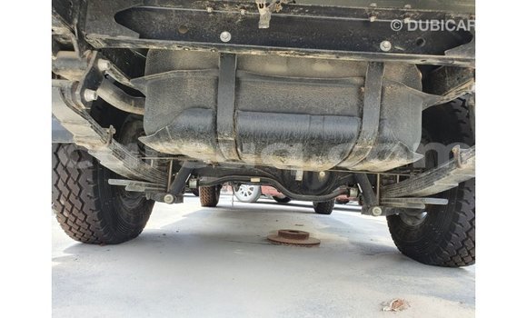 Acheter Import Voiture Toyota Land Cruiser Blanc à Import - Dubai, Barh el Gazel Acheter Import Voiture Toyota Land Cruiser Blanc à Import - Dubai, Barh el Gazel