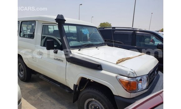 Acheter Import Voiture Toyota Land Cruiser Blanc à Import - Dubai, Barh el Gazel Acheter Import Voiture Toyota Land Cruiser Blanc à Import - Dubai, Barh el Gazel