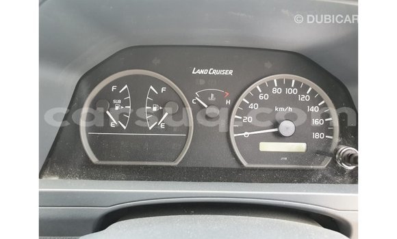 Acheter Import Voiture Toyota Land Cruiser Blanc à Import - Dubai, Barh el Gazel Acheter Import Voiture Toyota Land Cruiser Blanc à Import - Dubai, Barh el Gazel