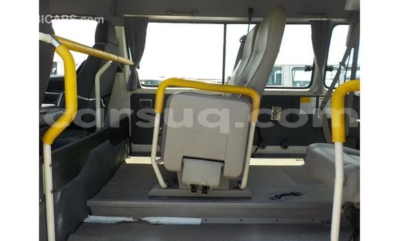 Acheter Import Voiture Toyota Hiace Blanc à Import - Dubai, Barh el Gazel Acheter Import Voiture Toyota Hiace Blanc à Import - Dubai, Barh el Gazel