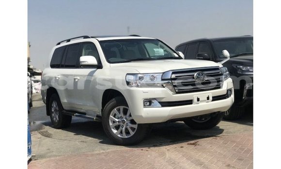 Buy Import Toyota Land Cruiser White Car in Import - Dubai in Barh el Gazel