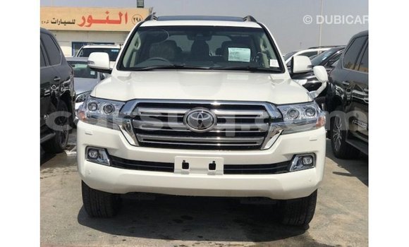 Acheter Import Voiture Toyota Land Cruiser Blanc à Import - Dubai, Barh el Gazel Acheter Import Voiture Toyota Land Cruiser Blanc à Import - Dubai, Barh el Gazel
