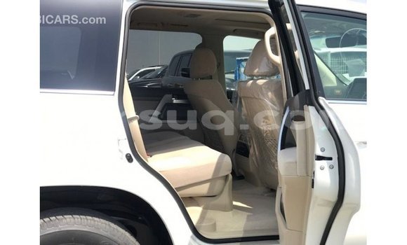 Acheter Import Voiture Toyota Land Cruiser Blanc à Import - Dubai, Barh el Gazel Acheter Import Voiture Toyota Land Cruiser Blanc à Import - Dubai, Barh el Gazel