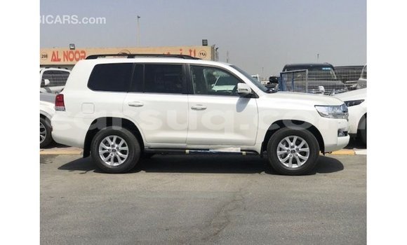 Acheter Import Voiture Toyota Land Cruiser Blanc à Import - Dubai, Barh el Gazel Acheter Import Voiture Toyota Land Cruiser Blanc à Import - Dubai, Barh el Gazel