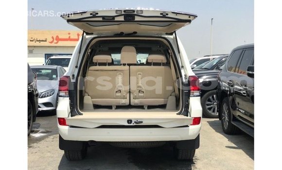 Acheter Import Voiture Toyota Land Cruiser Blanc à Import - Dubai, Barh el Gazel Acheter Import Voiture Toyota Land Cruiser Blanc à Import - Dubai, Barh el Gazel