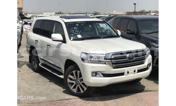 Acheter Import Voiture Toyota Land Cruiser Blanc à Import - Dubai, Barh el Gazel Acheter Import Voiture Toyota Land Cruiser Blanc à Import - Dubai, Barh el Gazel