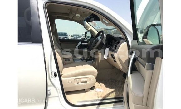 Acheter Import Voiture Toyota Land Cruiser Blanc à Import - Dubai, Barh el Gazel Acheter Import Voiture Toyota Land Cruiser Blanc à Import - Dubai, Barh el Gazel