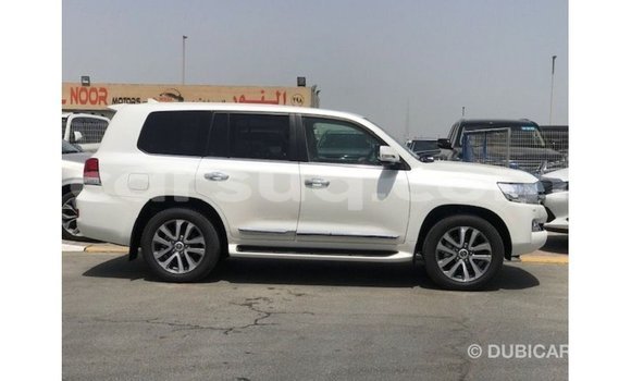 Acheter Import Voiture Toyota Land Cruiser Blanc à Import - Dubai, Barh el Gazel Acheter Import Voiture Toyota Land Cruiser Blanc à Import - Dubai, Barh el Gazel