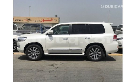 Acheter Import Voiture Toyota Land Cruiser Blanc à Import - Dubai, Barh el Gazel Acheter Import Voiture Toyota Land Cruiser Blanc à Import - Dubai, Barh el Gazel