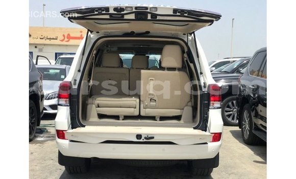 Acheter Import Voiture Toyota Land Cruiser Blanc à Import - Dubai, Barh el Gazel Acheter Import Voiture Toyota Land Cruiser Blanc à Import - Dubai, Barh el Gazel