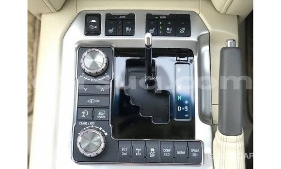 Acheter Import Voiture Toyota Land Cruiser Blanc à Import - Dubai, Barh el Gazel Acheter Import Voiture Toyota Land Cruiser Blanc à Import - Dubai, Barh el Gazel