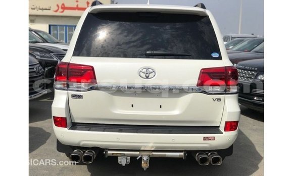 Acheter Import Voiture Toyota Land Cruiser Blanc à Import - Dubai, Barh el Gazel Acheter Import Voiture Toyota Land Cruiser Blanc à Import - Dubai, Barh el Gazel