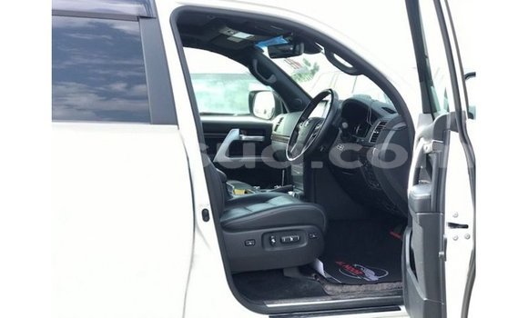 Acheter Import Voiture Toyota Land Cruiser Blanc à Import - Dubai, Barh el Gazel Acheter Import Voiture Toyota Land Cruiser Blanc à Import - Dubai, Barh el Gazel