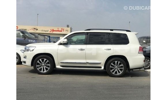 Acheter Import Voiture Toyota Land Cruiser Blanc à Import - Dubai, Barh el Gazel Acheter Import Voiture Toyota Land Cruiser Blanc à Import - Dubai, Barh el Gazel
