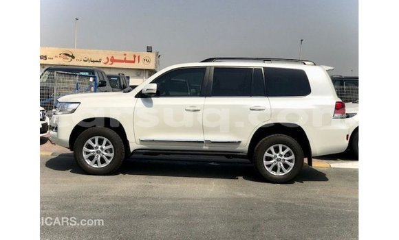 Acheter Import Voiture Toyota Land Cruiser Blanc à Import - Dubai, Barh el Gazel Acheter Import Voiture Toyota Land Cruiser Blanc à Import - Dubai, Barh el Gazel