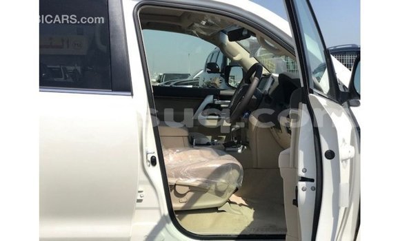 Acheter Import Voiture Toyota Land Cruiser Blanc à Import - Dubai, Barh el Gazel Acheter Import Voiture Toyota Land Cruiser Blanc à Import - Dubai, Barh el Gazel