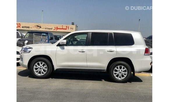 Acheter Import Voiture Toyota Land Cruiser Blanc à Import - Dubai, Barh el Gazel Acheter Import Voiture Toyota Land Cruiser Blanc à Import - Dubai, Barh el Gazel