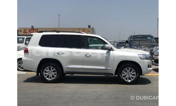 Acheter Import Voiture Toyota Land Cruiser Blanc à Import - Dubai, Barh el Gazel Acheter Import Voiture Toyota Land Cruiser Blanc à Import - Dubai, Barh el Gazel